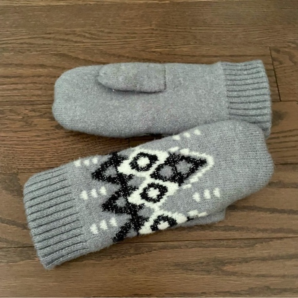 Joe Fresh Fair Isle Knit Mittens - Fleece Lined - Grey with White & Black Design